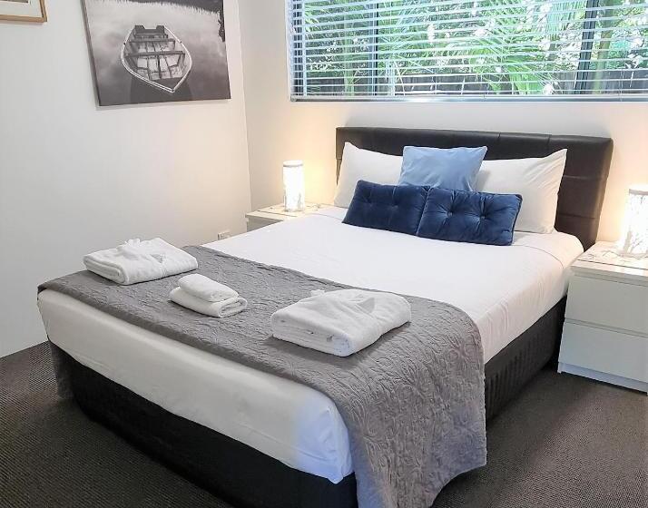 Отель Noosa River Retreat Holiday Apartments