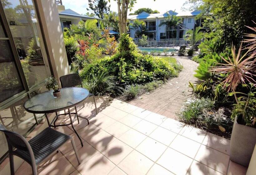 Отель Noosa River Retreat Holiday Apartments