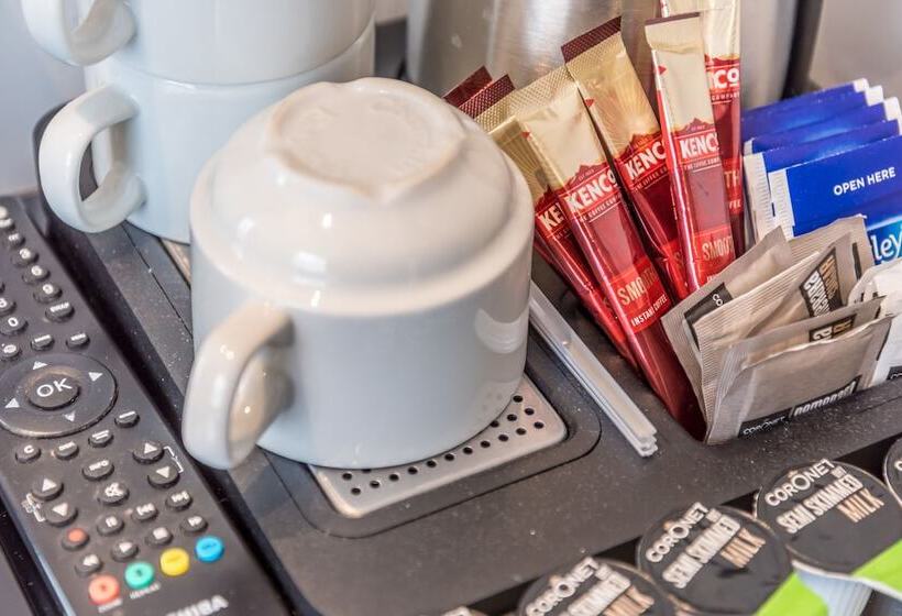 בית מלון כפרי Queens Drive At Finsbury Park