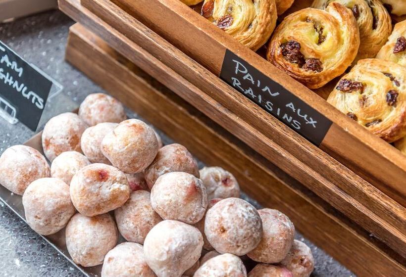 בית מלון כפרי Queens Drive At Finsbury Park