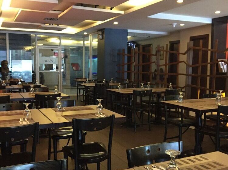 בית מלון כפרי Robbinsdale Residences