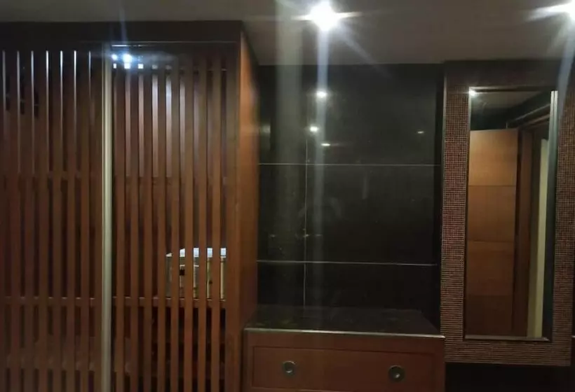 ホテル Royal Orchid Central Kireeti Hampi Hospet