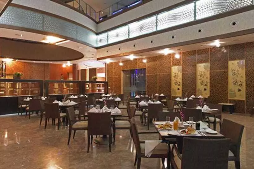 ホテル Royal Orchid Central Kireeti Hampi Hospet