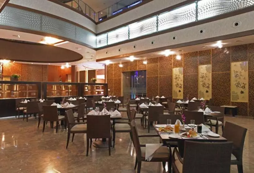 ホテル Royal Orchid Central Kireeti Hampi Hospet