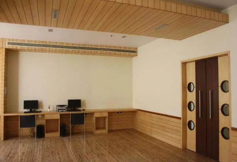 ホテル Royal Orchid Central Kireeti Hampi Hospet