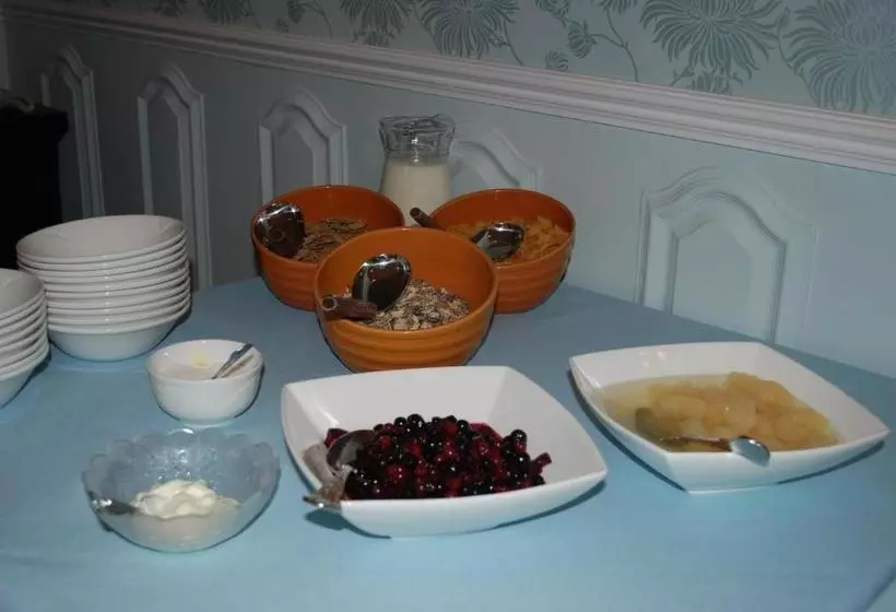 בית מלון כפרי The Ardyne Guest House