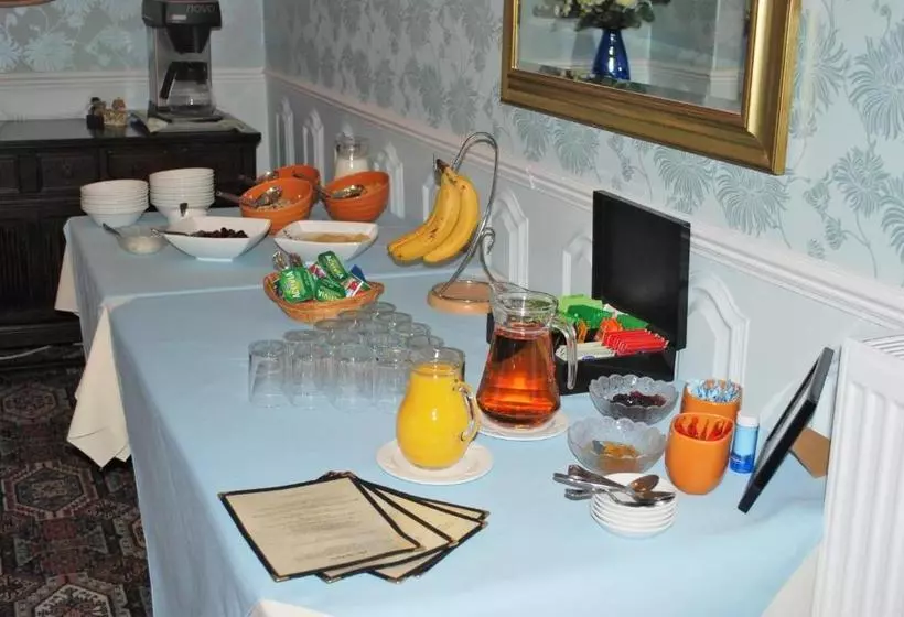 בית מלון כפרי The Ardyne Guest House