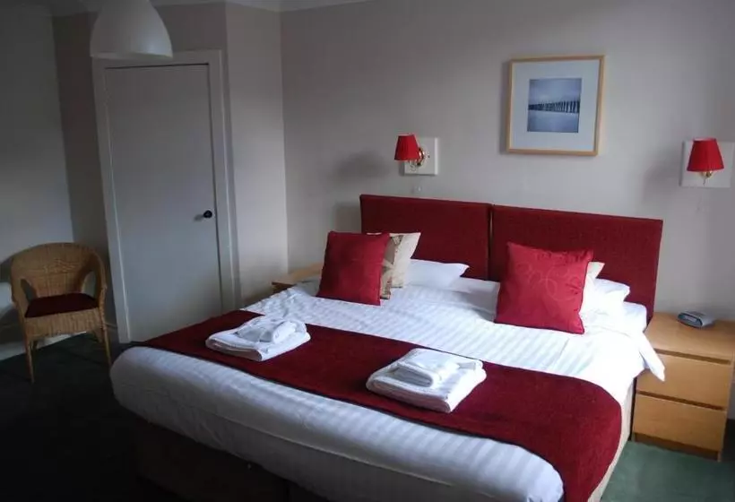 בית מלון כפרי The Ardyne Guest House