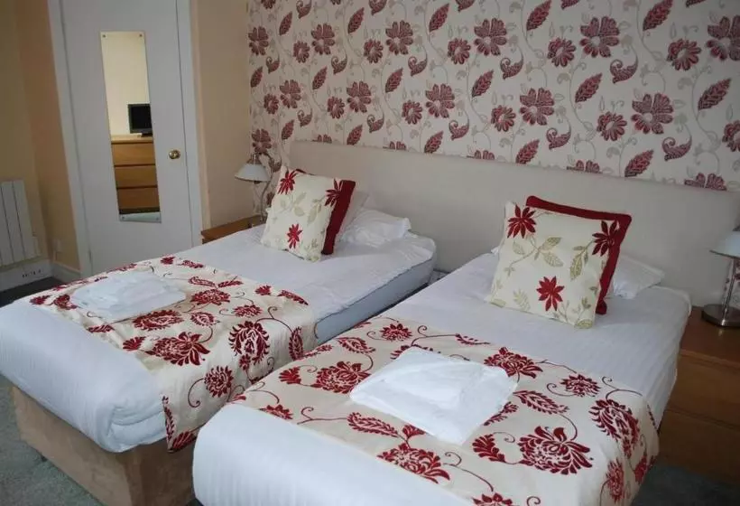 בית מלון כפרי The Ardyne Guest House