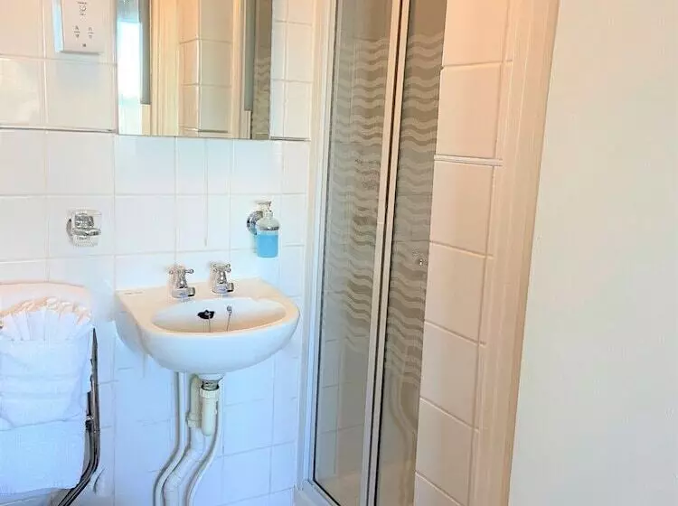 Отель The Briars