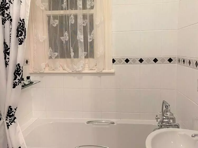 Отель The Briars