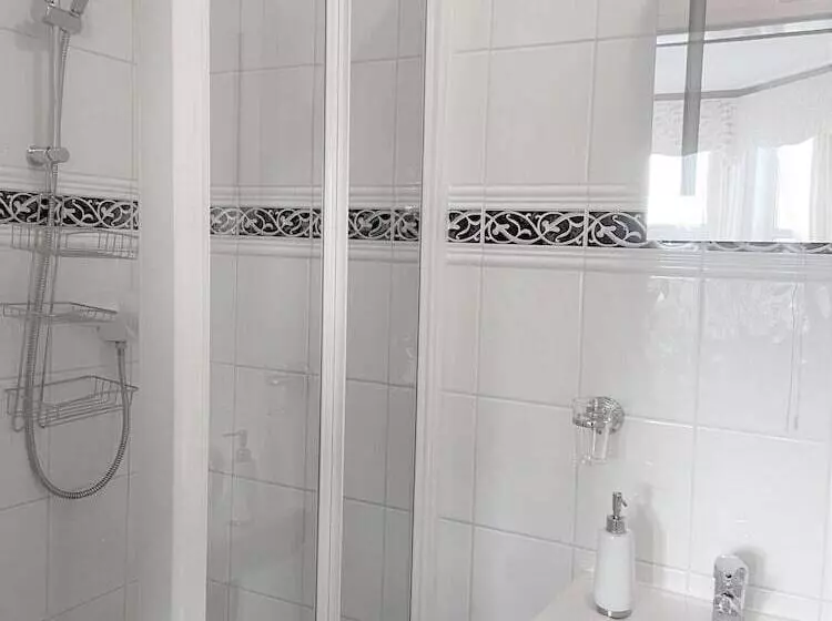 Отель The Briars