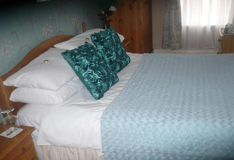 Отель The Broadfield