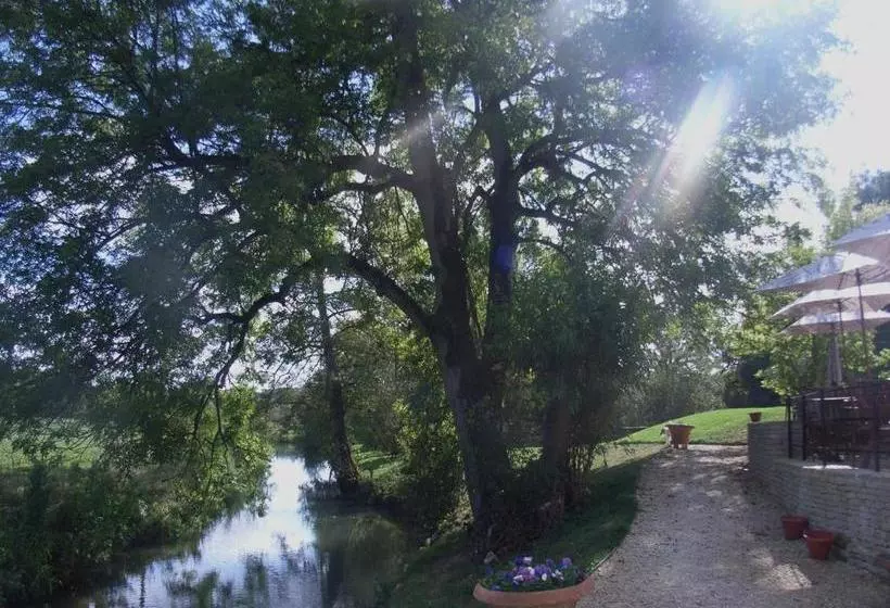 Отель The Fox At Barrington