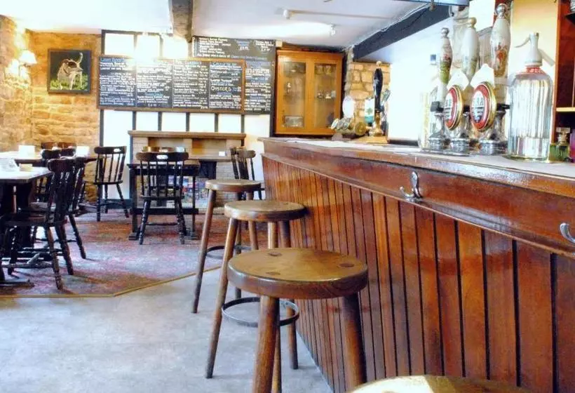 Отель The Fox At Barrington