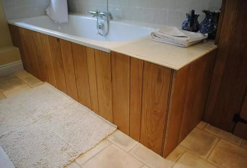 Отель The Fox At Barrington