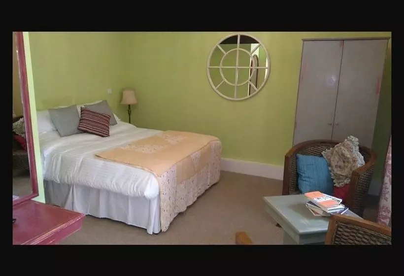 ホテル The Roebuck Inn