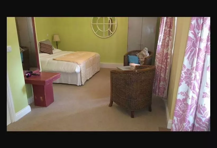 ホテル The Roebuck Inn