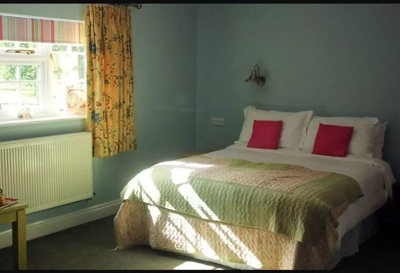 ホテル The Roebuck Inn