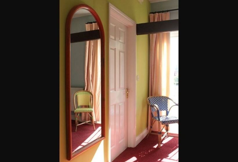 酒店 The Roebuck Inn