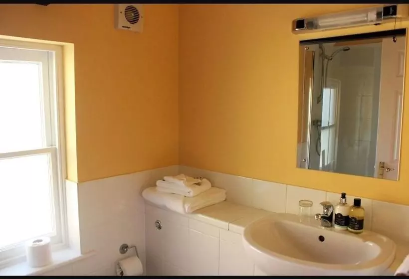 ホテル The Roebuck Inn