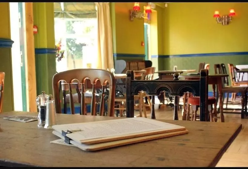 ホテル The Roebuck Inn