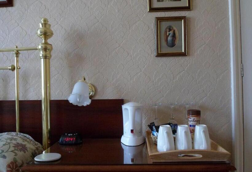 تختخواب و صبحانه The Farthings