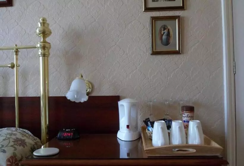 민박 The Farthings