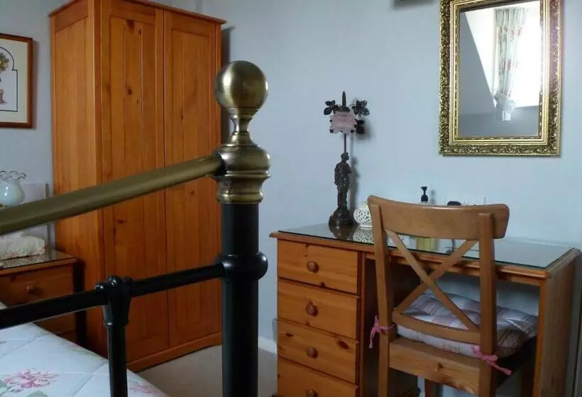 민박 The Farthings