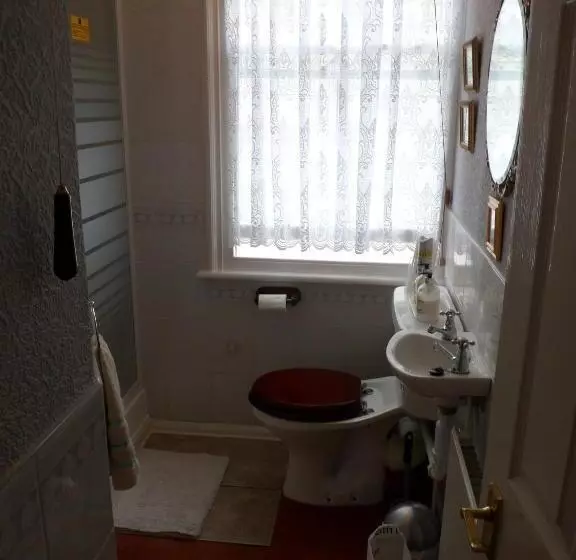 민박 The Farthings