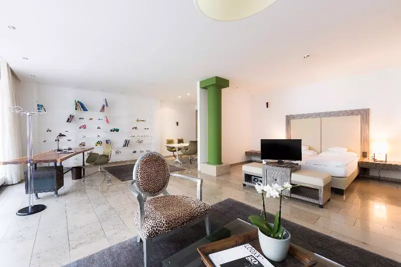 Burns Art & Culture Suitehotel