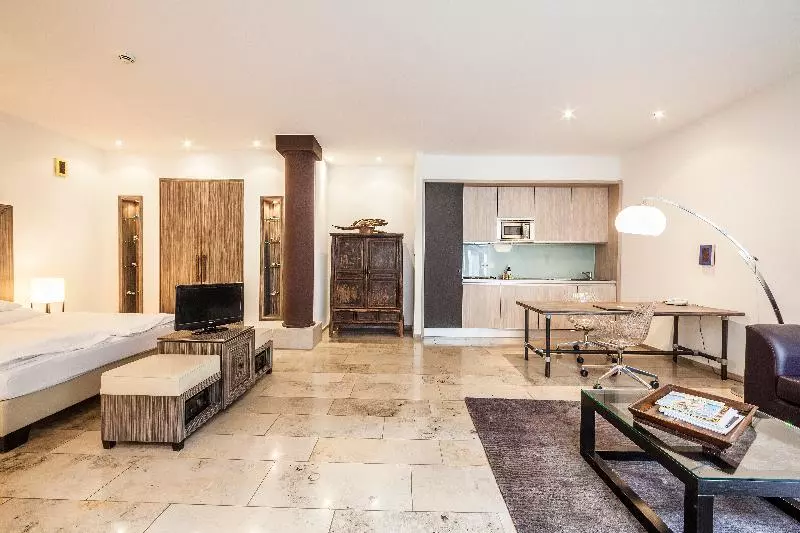 Burns Art & Culture Suitehotel