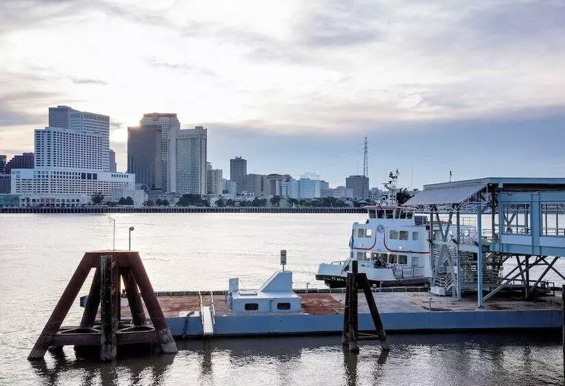 酒店 Federal City Inn & Suites