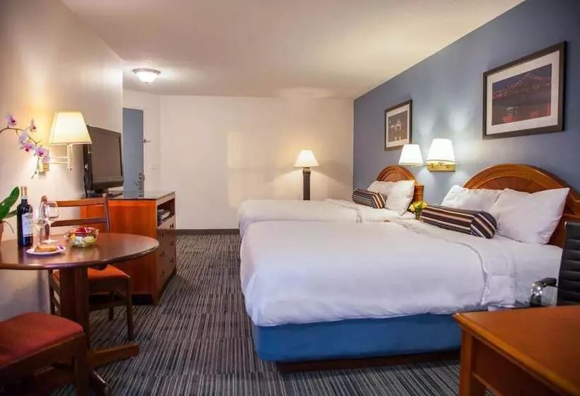 酒店 Federal City Inn & Suites