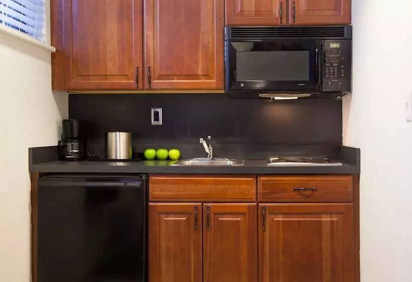 酒店 Federal City Inn & Suites