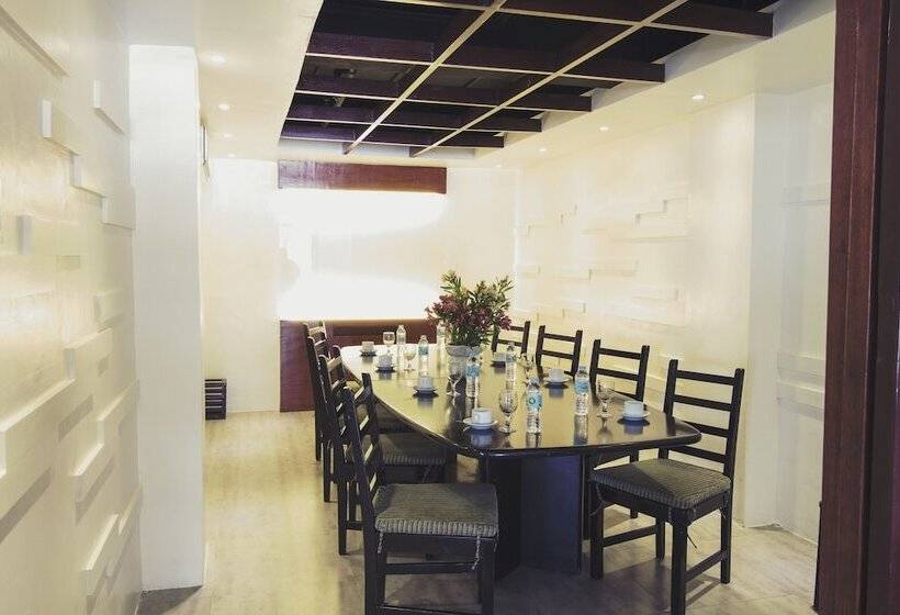 Fersal Hotel Neptune Makati