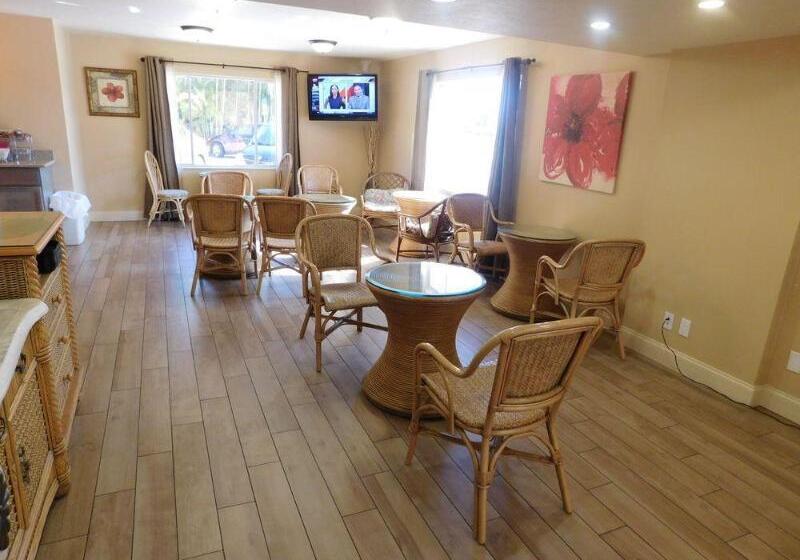 ホテル Hibiscus Suites  Sarasota