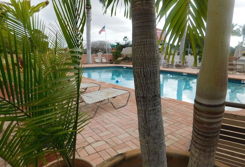 ホテル Hibiscus Suites  Sarasota
