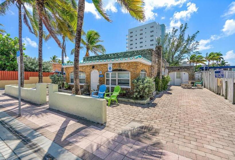 בית מלון כפרי Hollywood Beachside Boutique Suite