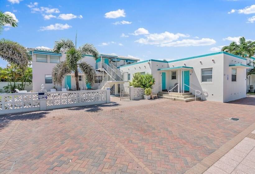 בית מלון כפרי Hollywood Beachside Boutique Suite