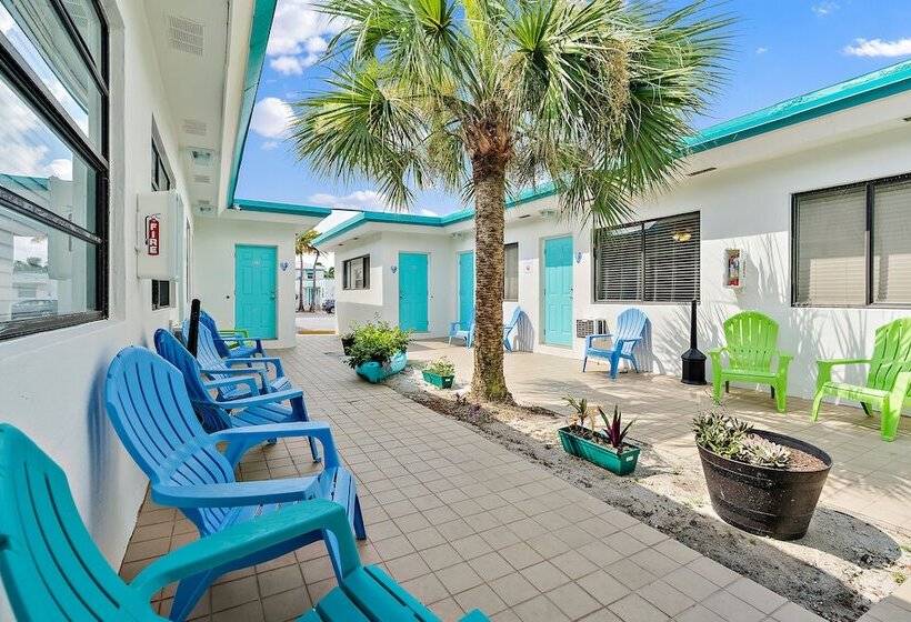בית מלון כפרי Hollywood Beachside Boutique Suite
