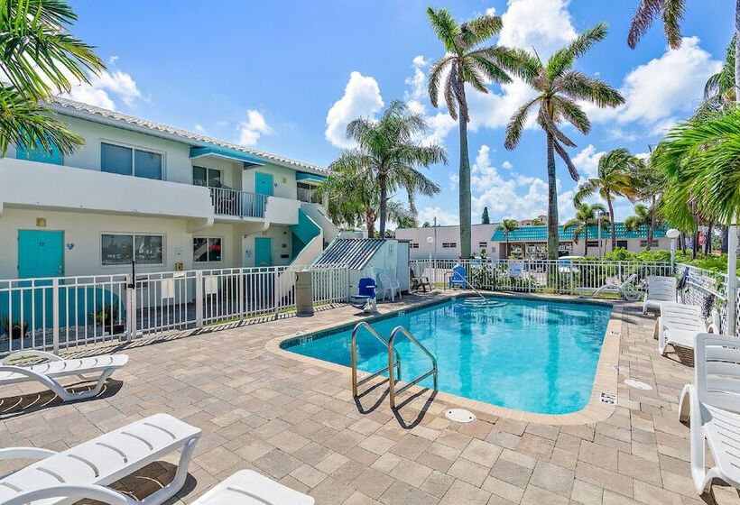 בית מלון כפרי Hollywood Beachside Boutique Suite