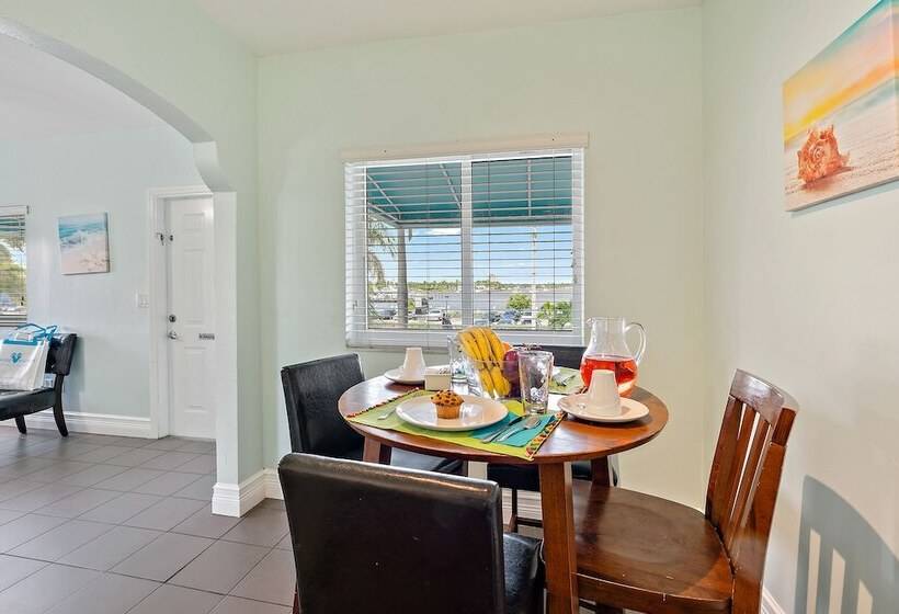 בית מלון כפרי Hollywood Beachside Boutique Suite