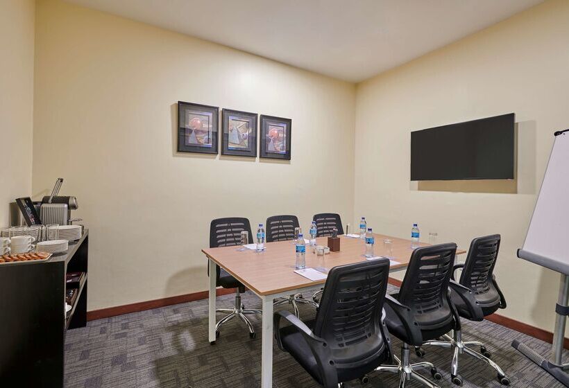 Hotelli Hyatt Regency Dar Es Salaam, The Kilimanjaro