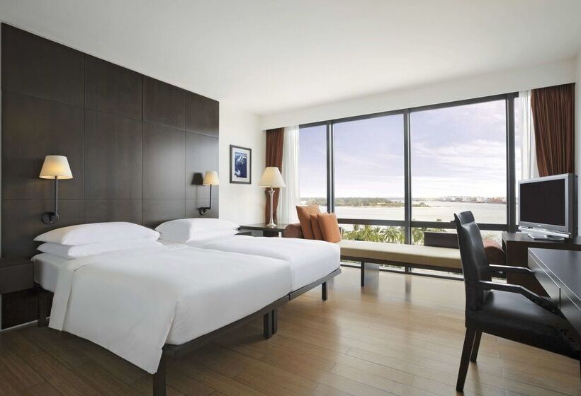 Hotelli Hyatt Regency Dar Es Salaam, The Kilimanjaro