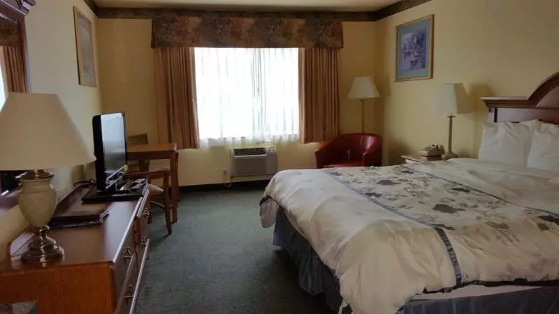 فندق Palace Inn & Suites