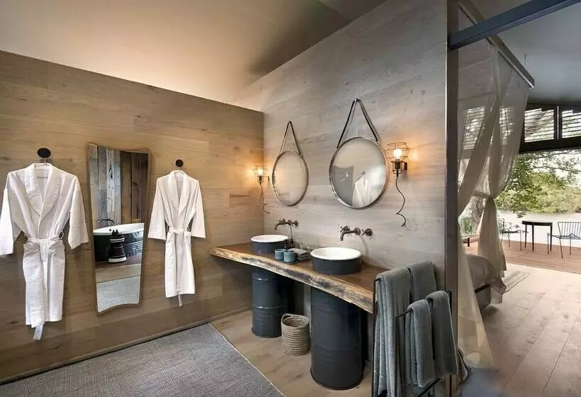 هتل Thorntree River Lodge