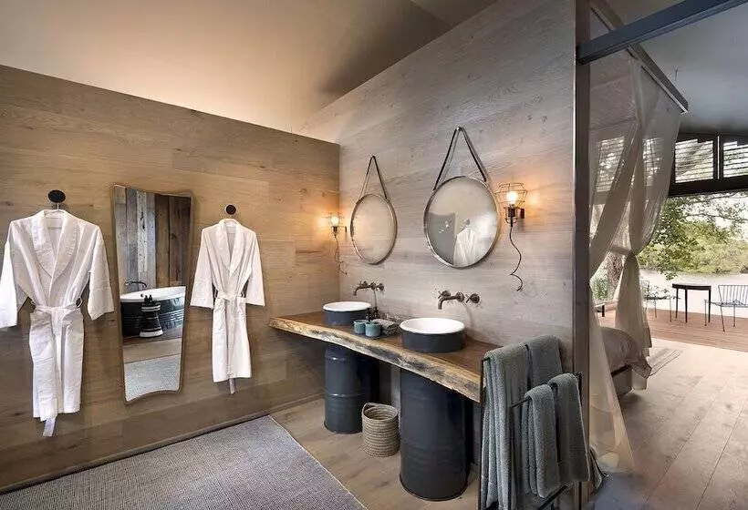 هتل Thorntree River Lodge