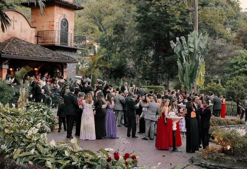 Отель Valle Escondido Wellness Resort