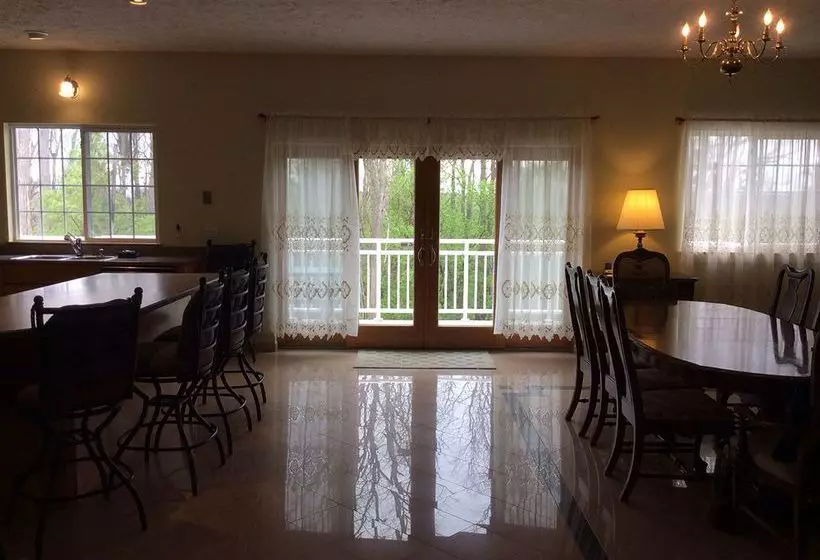 فندق Handys Extended Stay Suites Colchester